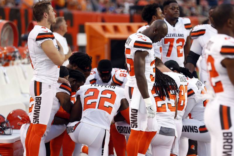 Multiple Browns Players Kneel During National Anthem Vs