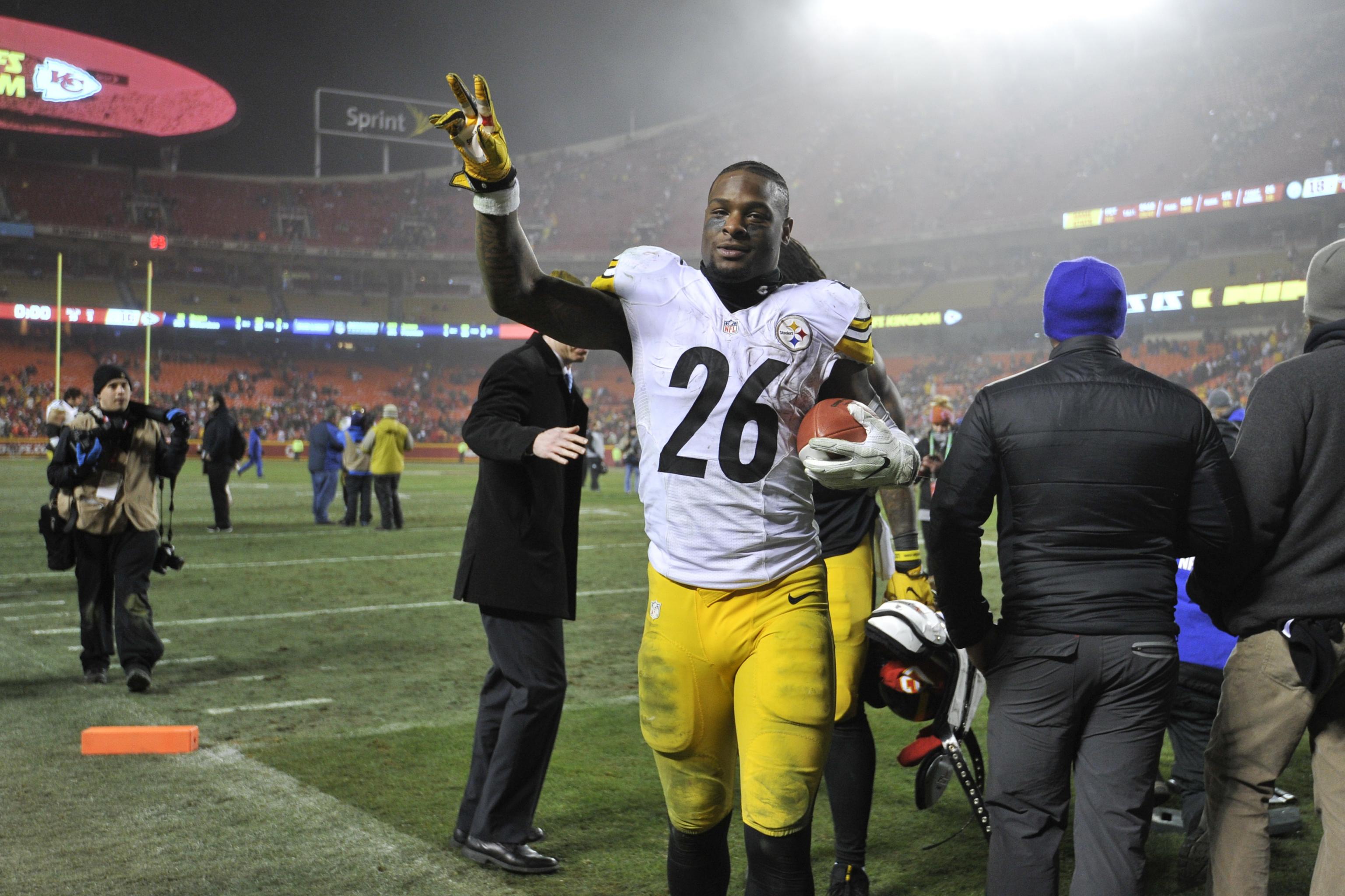 Le'Veon Bell says Steelers won't see him until Week 1 unless he