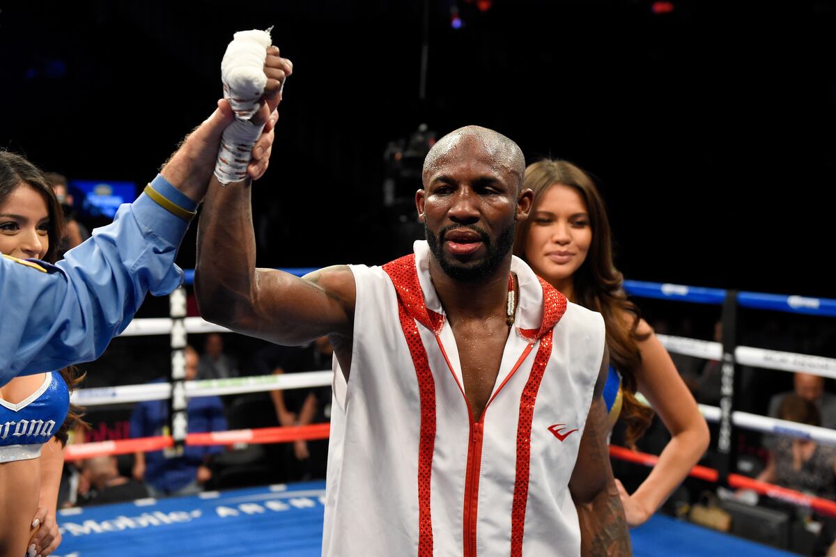 Mayweather Vs Mcgregor Undercard Ugas Beats Dulorme By Decision In Main Bout Bleacher Report Latest News Videos And Highlights