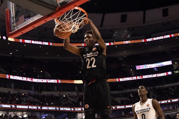 CHICAGO, IL - MARCH 29: Mitchell Robinson #22 of the boys east team dunks the ball during the 2017 McDonalds's All American Game on March 29, 2017 at the United Center in Chicago, Illinois. The West Team won 109-107. (Photo by David Banks/Getty Images)