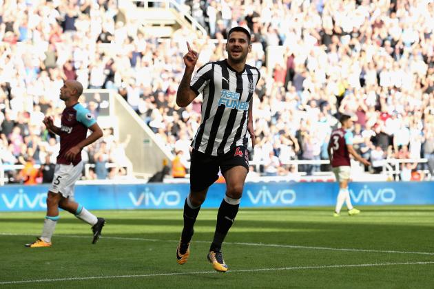 NEWCASTLE UPON TYNE, ENGLAND - AUGUST 26:  Aleksandar Mitrovic of Newcastle United celebrates scoring his sides third goal during the Premier League match between Newcastle United and West Ham United at St. James Park on August 26, 2017 in Newcastle upon Tyne, England.  (Photo by Jan Kruger/Getty Images)