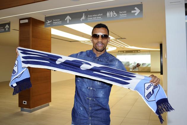 ROME, ITALY - AUGUST 31:  SS Lazio New Signing Nani arrives at Ciampino Airport on August 31, 2017 in Rome, Italy.  (Photo by Marco Rosi/Getty Images)