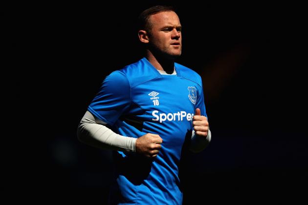 LONDON, ENGLAND - AUGUST 27:  Wayne Rooney of Everton warms up prior to the Premier League match between Chelsea and Everton at Stamford Bridge on August 27, 2017 in London, England.  (Photo by Julian Finney/Getty Images)