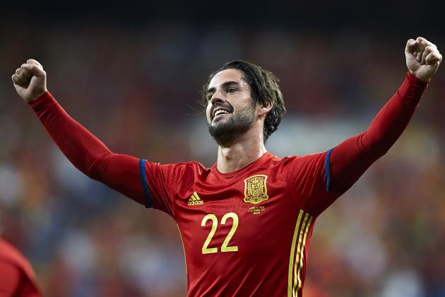 MADRID, SPAIN - SEPTEMBER 02:  Isco of Spain celebrates after scoring the first goal during the FIFA 2018 World Cup Qualifier between Spain and Italy at Estadio Santiago Bernabeu on September 2, 2017 in Madrid, Spain.  (Photo by fotopress/Getty Images)
