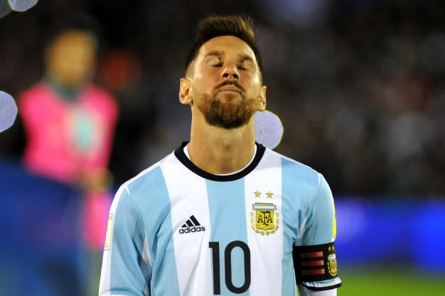 Argentina's Lionel Messi gestures at the end of the 2018 World Cup qualifier football match against Uruguay in Montevideo, on August 31, 2017.
The match ended 0-0. / AFP PHOTO / DANTE FERNANDEZ        (Photo credit should read DANTE FERNANDEZ/AFP/Getty Images)