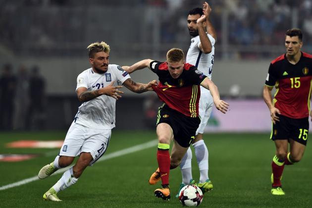 Belgium's Kevin De Bruyne (C) fights for the ball with Greece's Kostas Stafylidis (L) during their Group H 2018 FIFA World Cup qualifying football match between Greece and Belgium at The Georgios Karaiskakis Stadium in Piraeus near Athens on September 3, 2017. / AFP PHOTO / ARIS MESSINIS        (Photo credit should read ARIS MESSINIS/AFP/Getty Images)