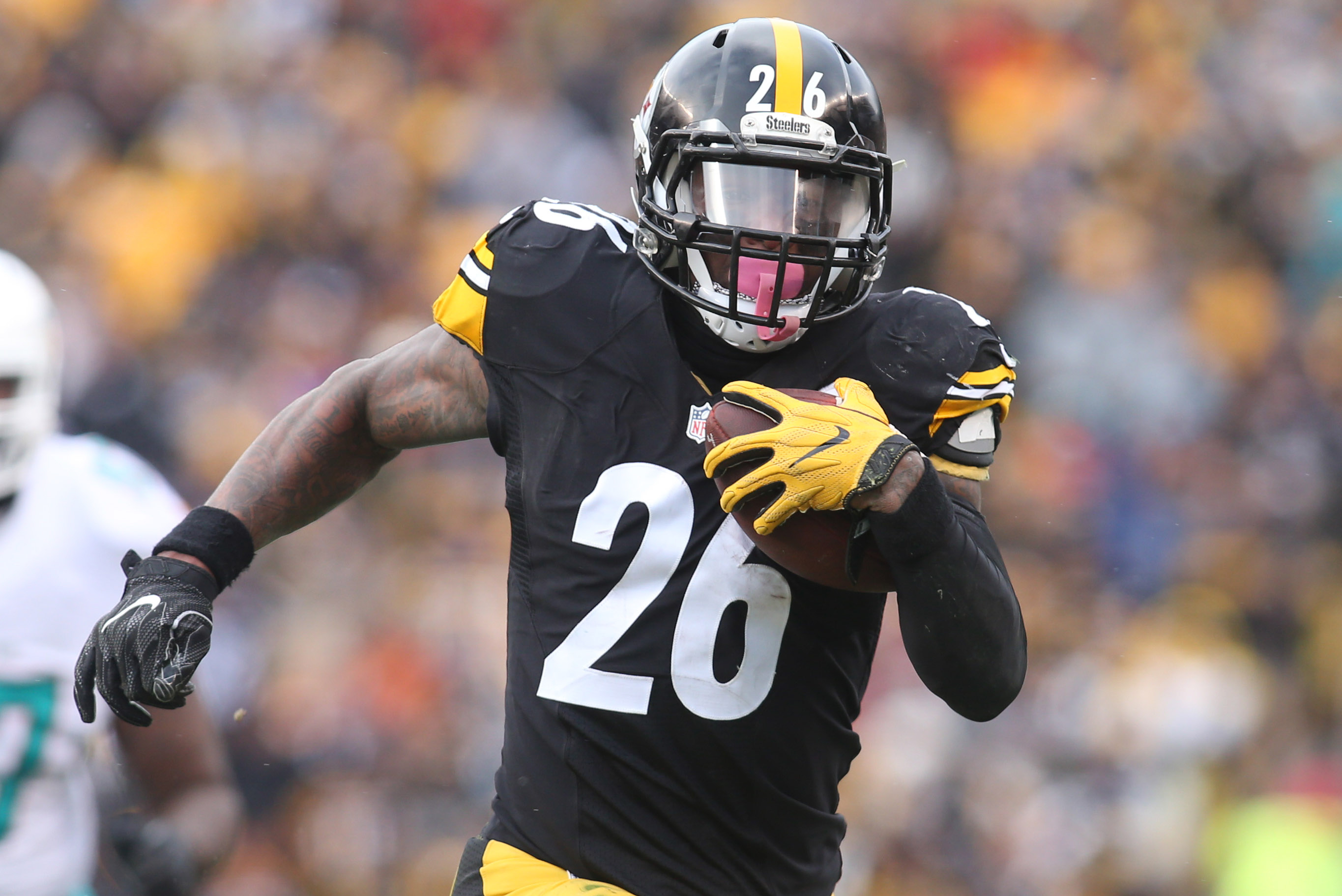 Le'Veon Bell didn't report for Steelers training camp 