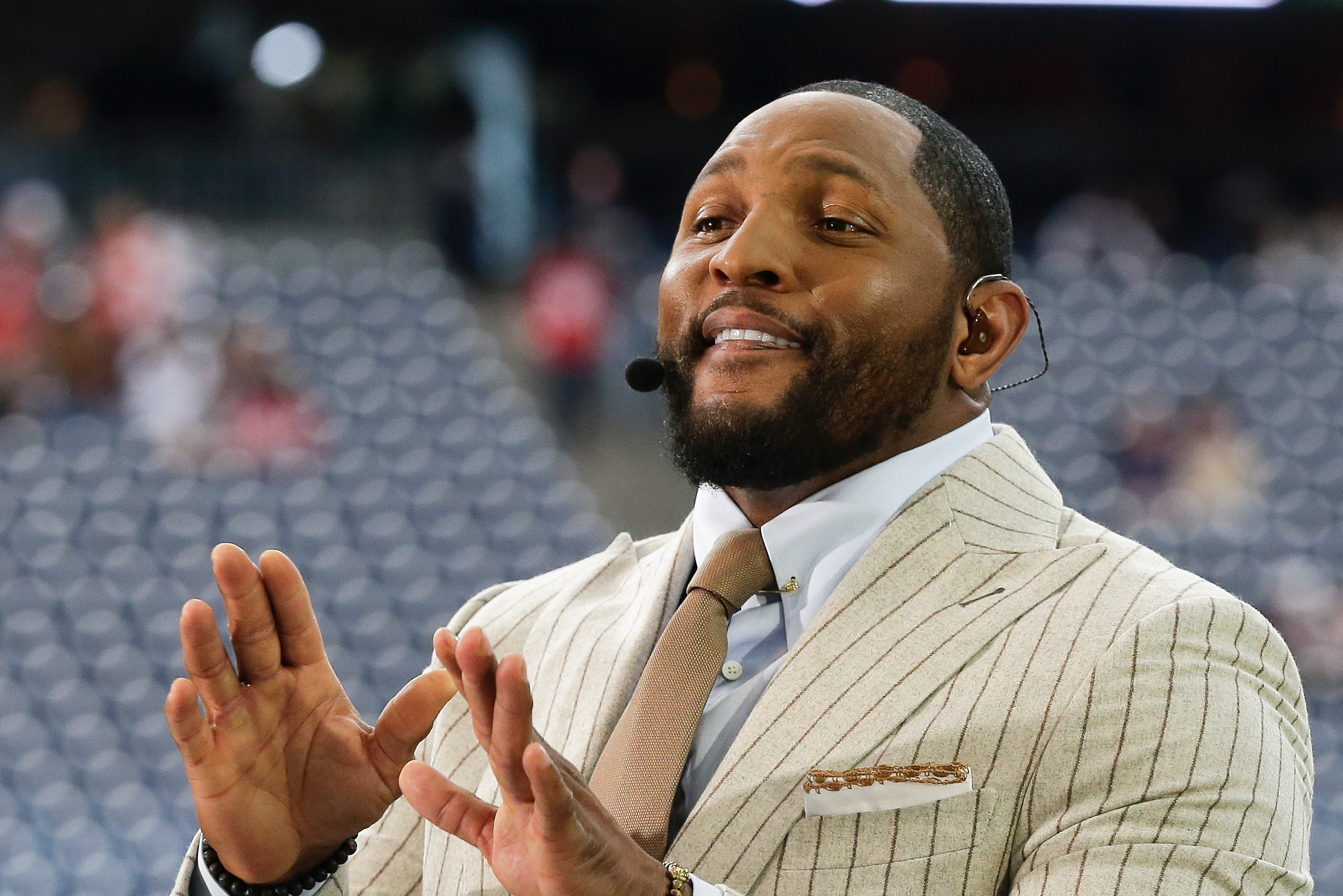 Ray Lewis advises Colin Kaepernick to play football — and play