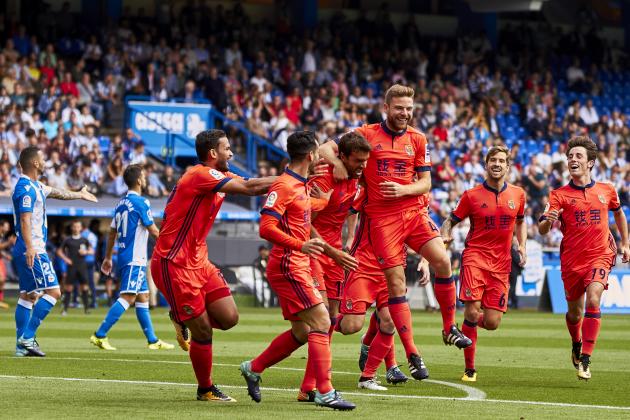 LA CORUNA, SPAIN - SEPTEMBER 10: Players of Real Sociedad celebrate after scoring the second goal during the La Liga match between Deportivo La Coruna and Real Sociedad at on September 10, 2017 in La Coruna, . (Photo by fotopress/Getty Images)