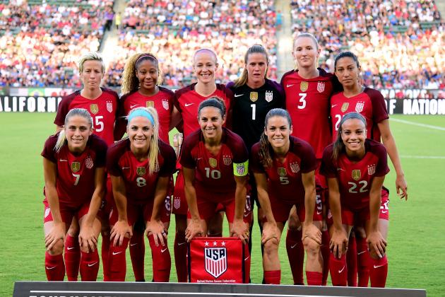 CARSON, CA - AUGUST 03:  The United States women's national team pose for a photo before their match against Japan during the 2017 Tournament Of Nations at StubHub Center on August 3, 2017 in Carson, California.  (Photo by Harry How/Getty Images)