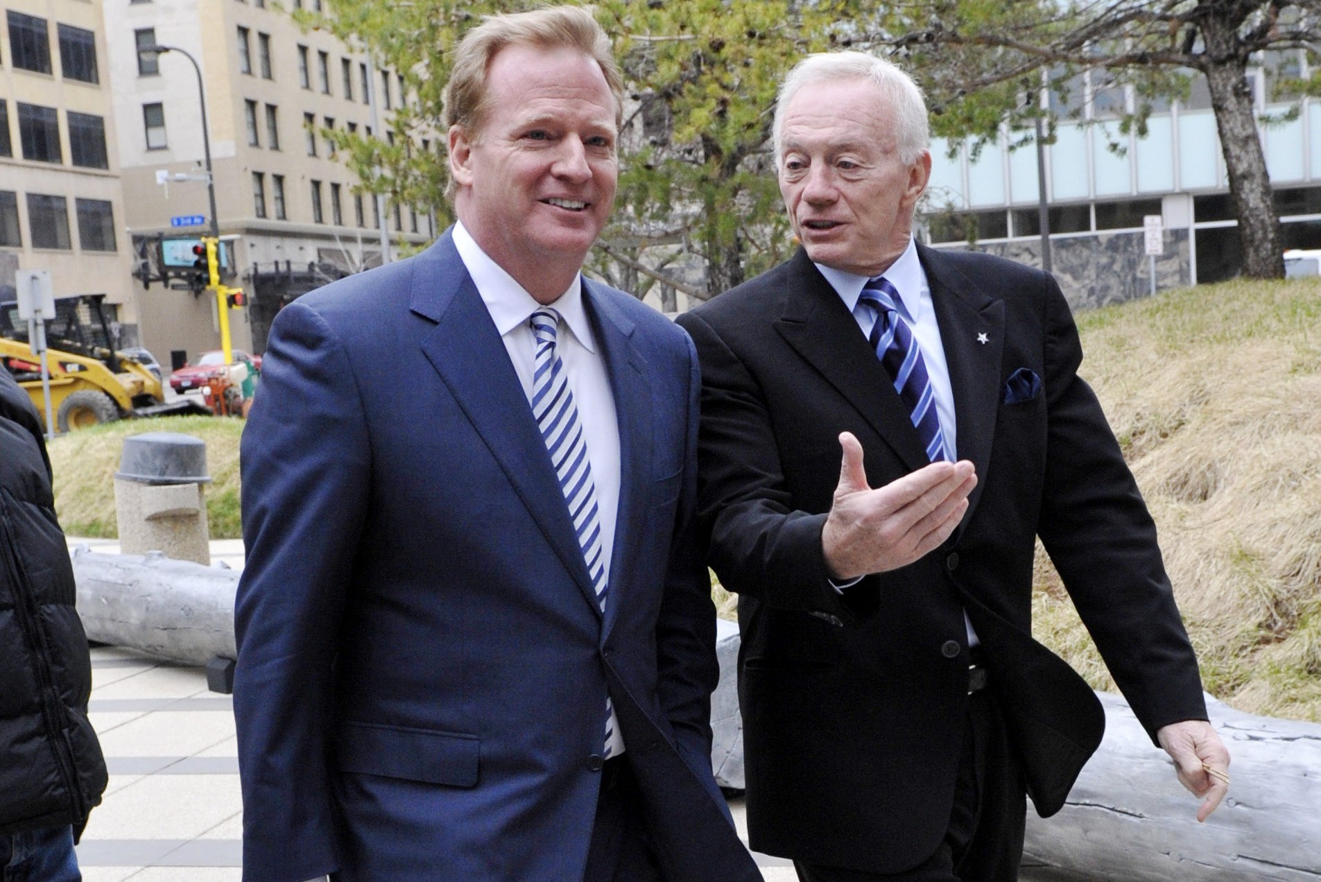 Adam Schefter: What makes the Jerry Jones versus Roger Goodell fight  different than any other