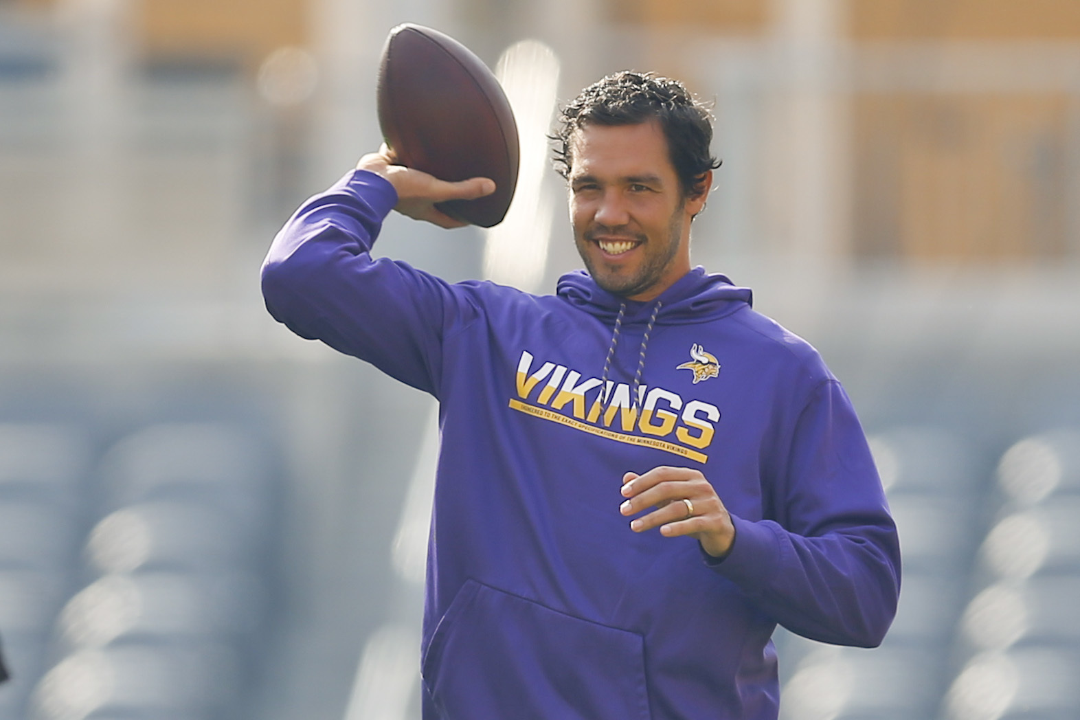 Sam Bradford benched: Hobbled Vikings quarterback replaced by Case Keenum -  Bleeding Green Nation