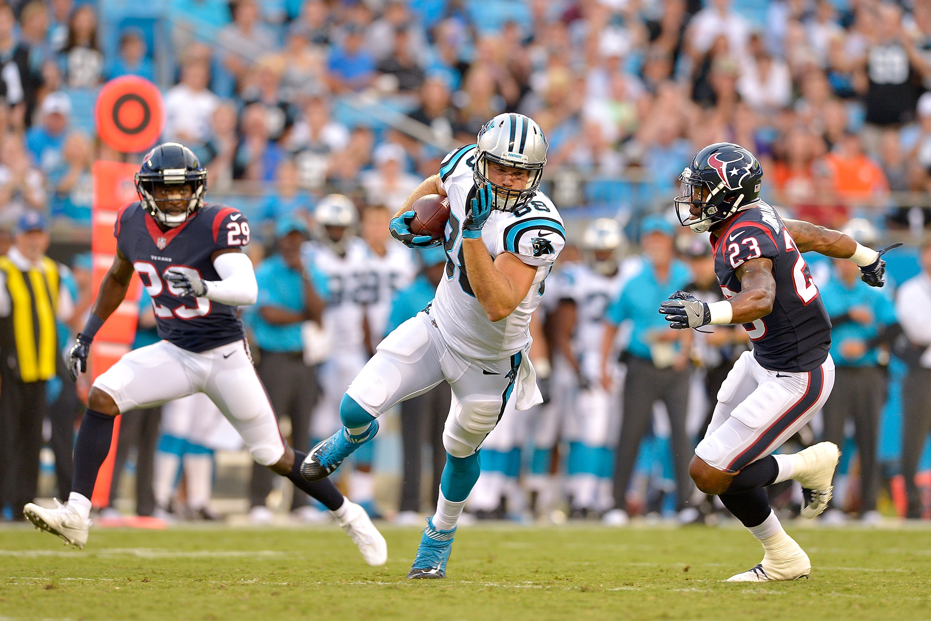 Carolina Panthers tight end Greg Olsen confirms broken right foot