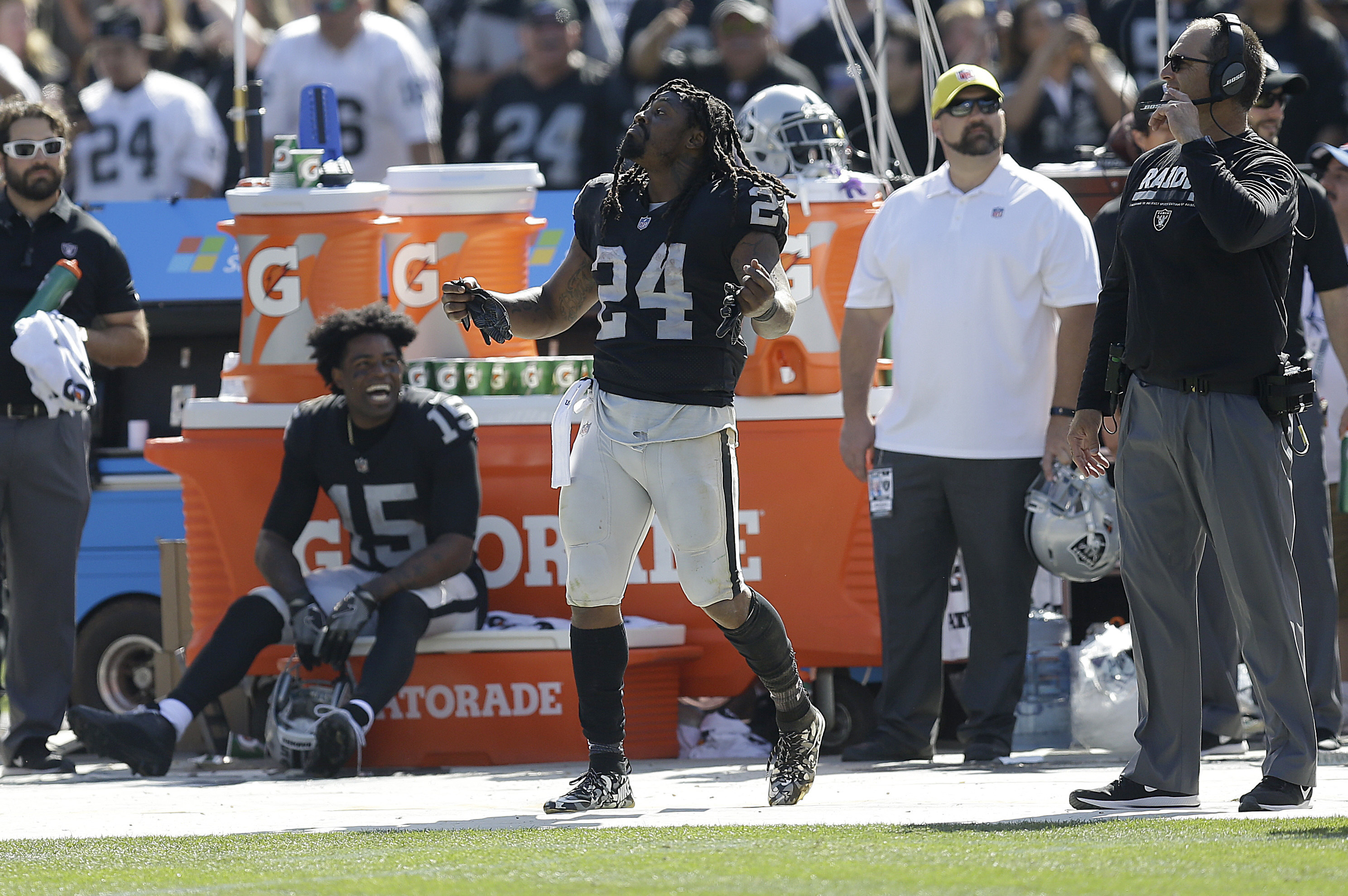 Watch Marshawn Lynch dance his butt off in his 1st home game in Oakland 