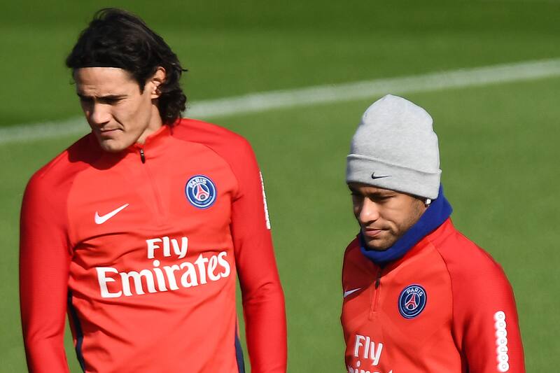 Paris Saint-Germain's Brazilian forward Neymar (L) and Paris Saint-Germain's Uruguayan forward Edinson Cavani attend a training session at the club's training center in Saint-Germain-en-Laye on September 21, 2017. / AFP PHOTO / FRANCK FIFE (Photo credit should read FRANCK FIFE/AFP/Getty Images)