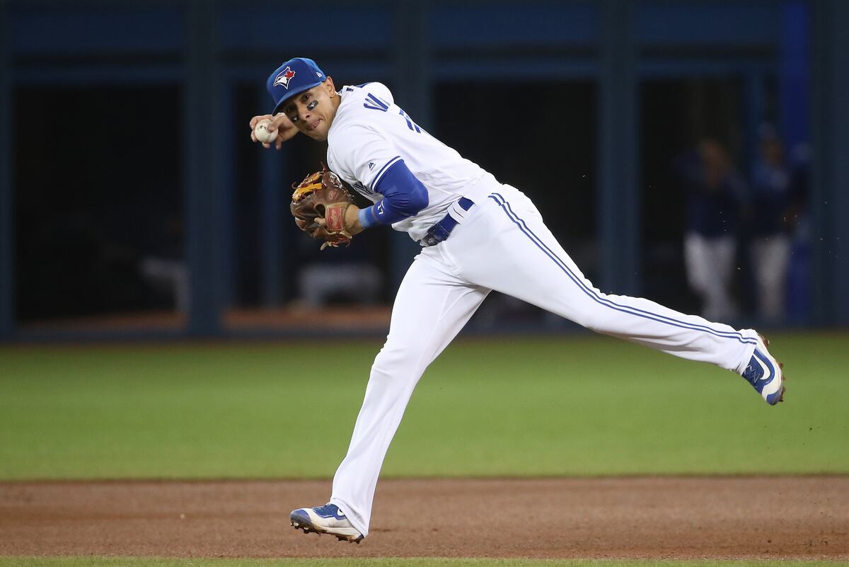 Blue Jays SS Ryan Goins Uses HiddenBall Trick to Tag Todd Frazier Out