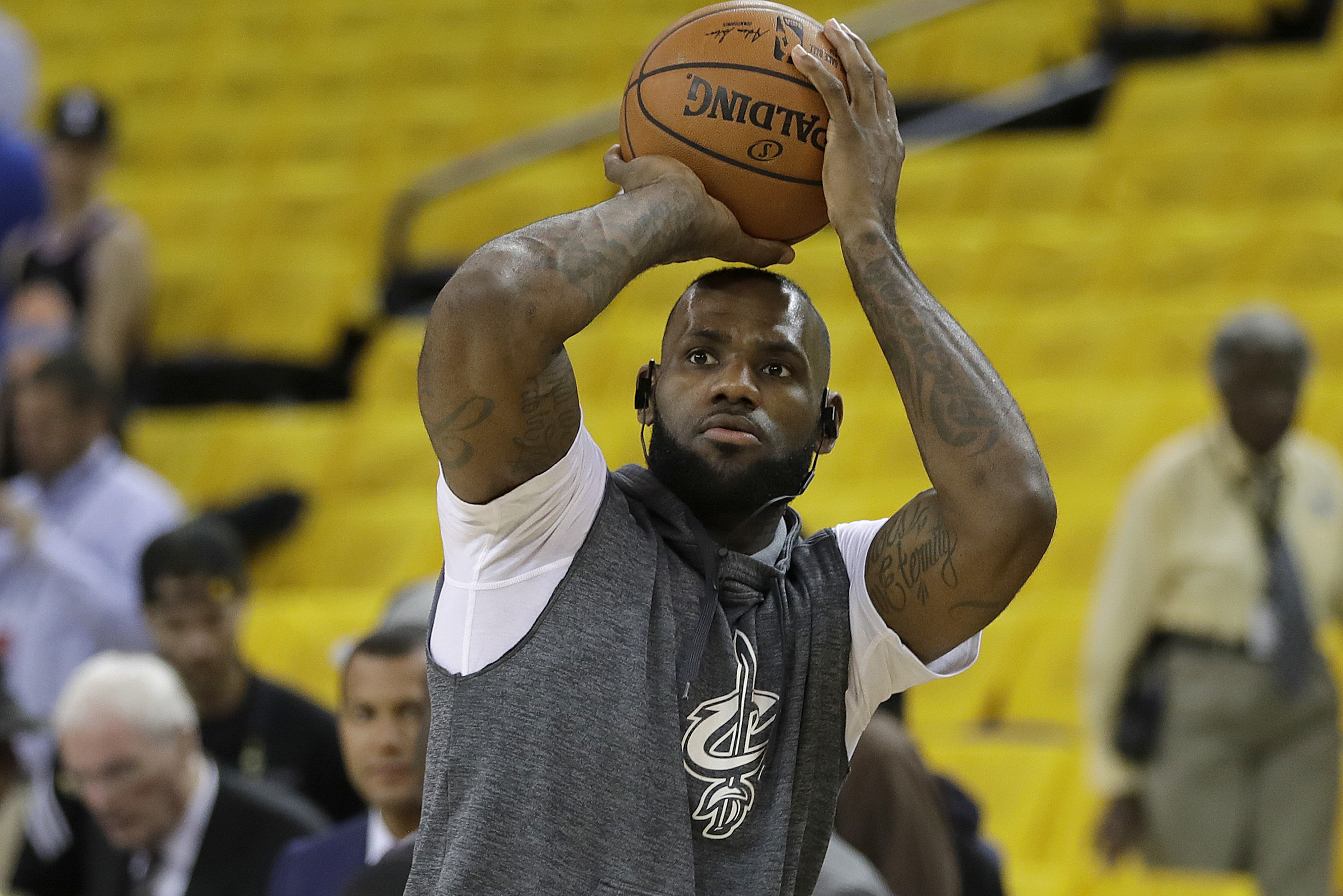 Lebron James and Steph Curry wear Colin Kaepernick jerseys for