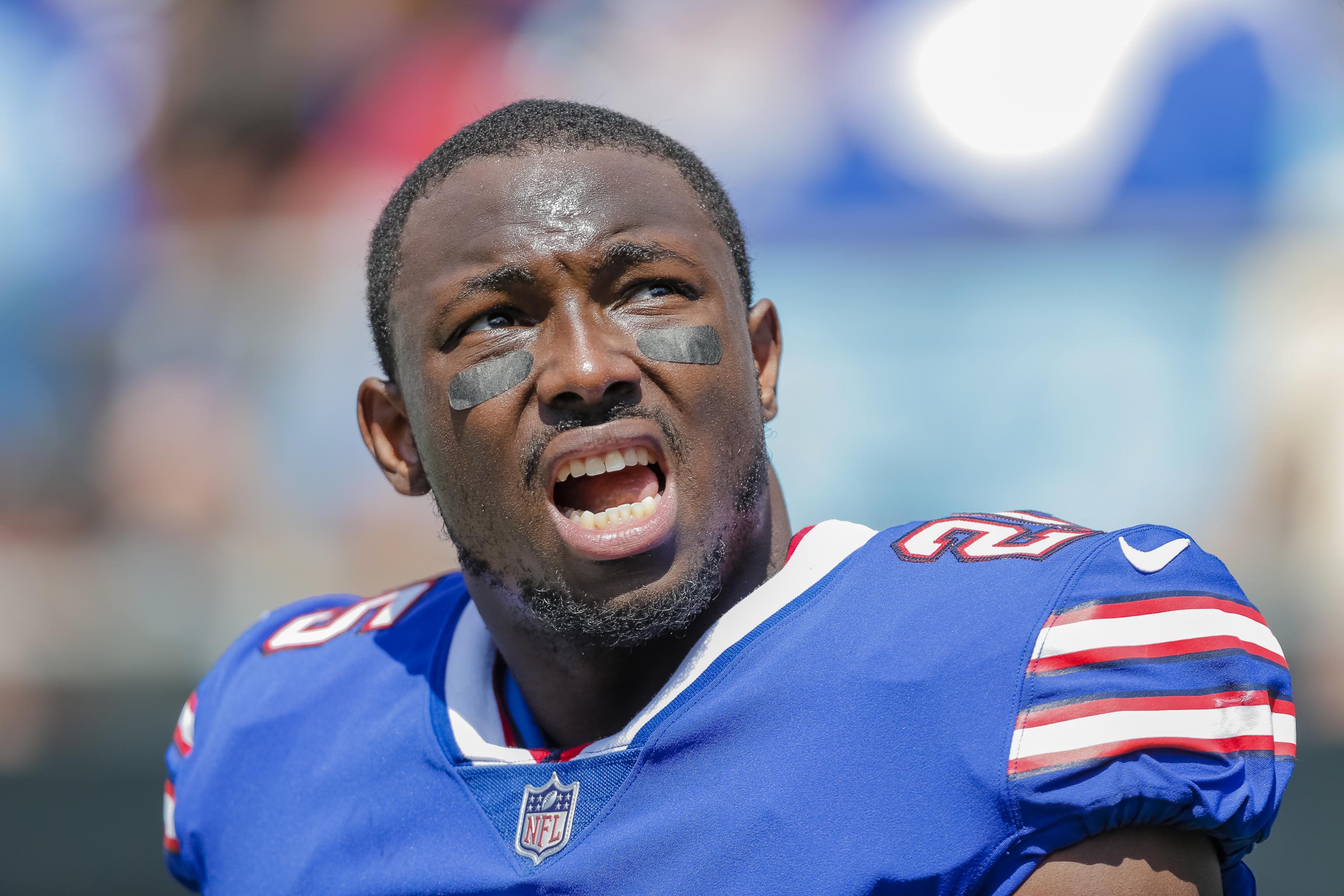 Denver Broncos, Buffalo Bills demonstrate during national anthem 