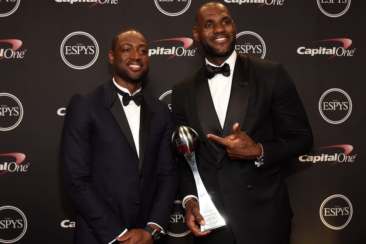 Dwyane Wade Rumors: Star 'Leaning Heavily' Toward LeBron James Reunion with Cavs