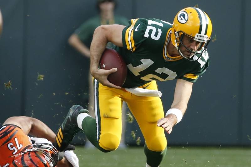 Green Bay Packers' Aaron Rodgers tries to get away from Cincinnati Bengals' Jordan Willis during the first half of an NFL football game Sunday, Sept. 24, 2017, in Green Bay, Wis. (AP Photo/Mike Roemer)