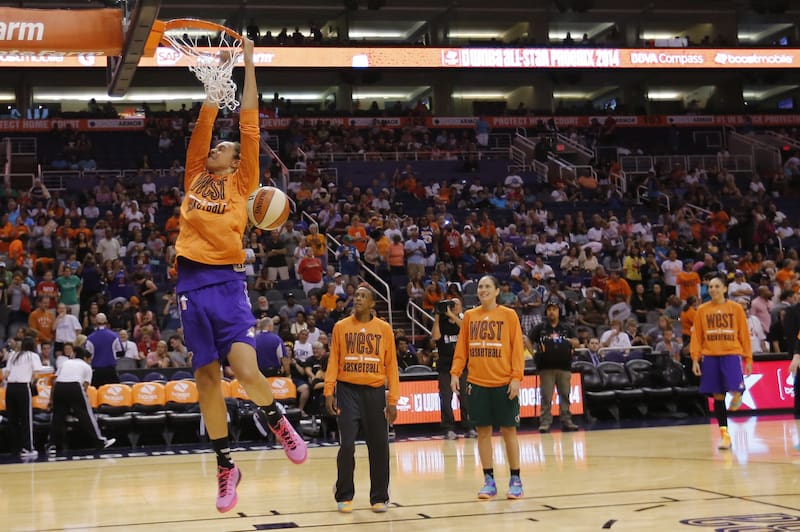 How Viral Dunkers Can Revolutionize Women S Basketball Bleacher