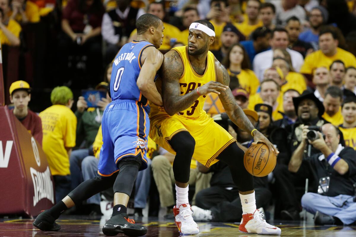 LeBron James Congratulates Russell Westbrook for Largest ... James' representatives at klutch sports group tweeted a photo of james signing his contract with lakers general manager rob pelinka.