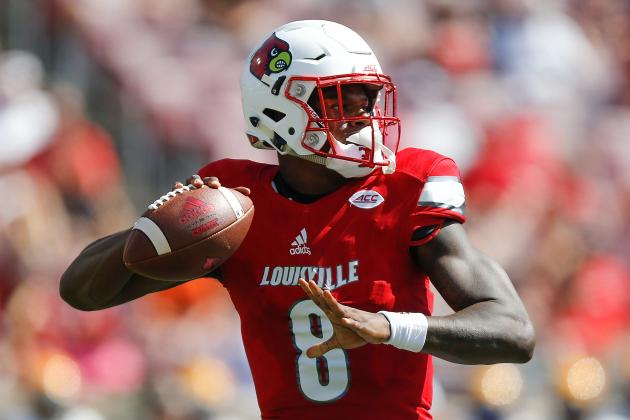 LOUISVILLE, KY - SEPTEMBER 23:  Lamar Jackson #8 of the Louisville Cardinals looks to pass against the Kent State Golden Flashes at Papa John's Cardinal Stadium on September 23, 2017 in Louisville, Kentucky.  (Photo by Michael Reaves/Getty Images)