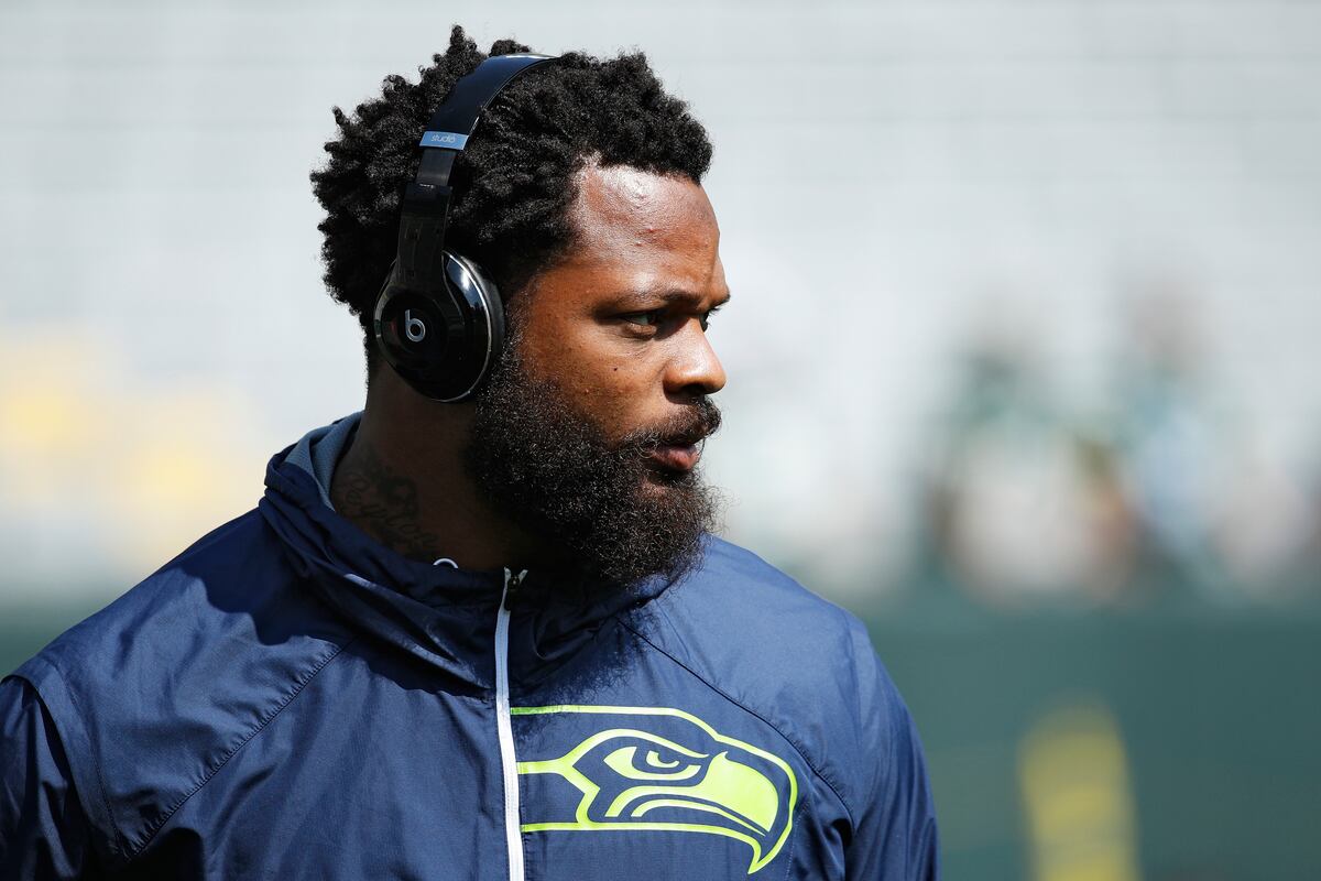 Michael Bennett Among Group of Seahawks Sitting Through National Anthem
