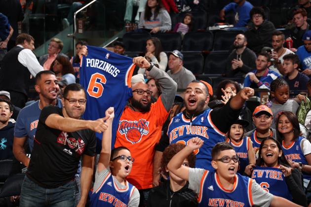 NEW YORK, NY - OCTOBER 01: Fans participate during the Open Practice for the New York Knicks on October 1, 2017 at Madison Square Garden in New York City. NOTE TO USER: User expressly acknowledges and agrees that, by downloading and or using this photograph, User is consenting to the terms and conditions of the Getty Images License Agreement. Mandatory Copyright Notice: Copyright 2017 NBAE (Photo by Nathaniel S. Butler/NBAE via Getty Images)