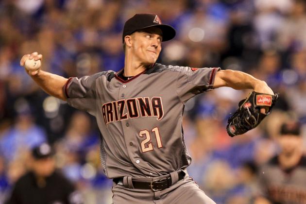 KANSAS CITY, MO - SEPTEMBER 29: Zack Greinke #21 of the Arizona Diamondbacks pitches against the Kansas City Royals during the first inning at Kauffman Stadium on September 29, 2017 in Kansas City, Missouri. (Photo by Brian Davidson/Getty Images)
