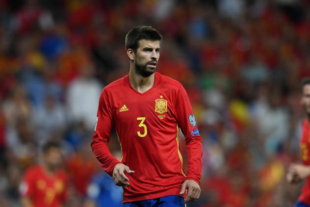 MADRID, SPAIN - SEPTEMBER 02:  Gerard Piqué of Spain looks on during the FIFA 2018 World Cup Qualifier between Spain and Italy at Estadio Santiago Bernabeu on September 2, 2017 in Madrid, Spain.  (Photo by Claudio Villa/Getty Images)