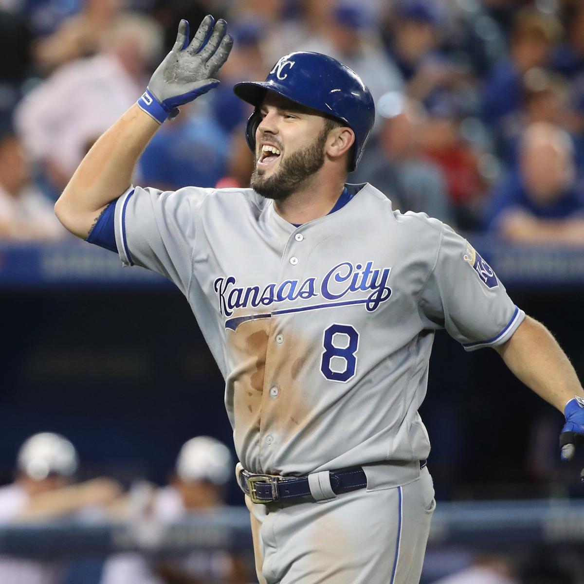 Mike Moustakas ReSigns with Royals on 1Year Contract with Option