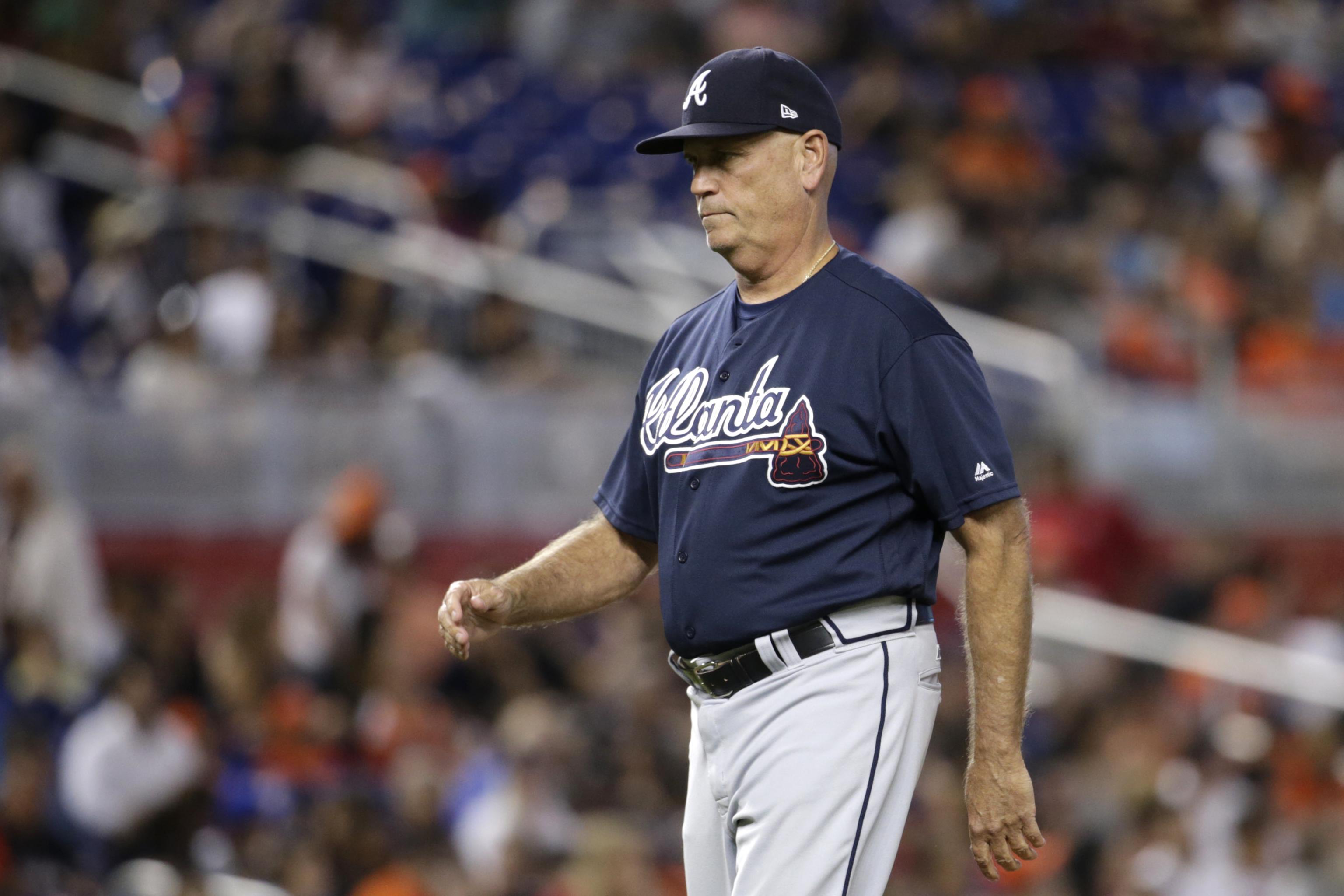 Braves exercise their club option on Brian Snitker 