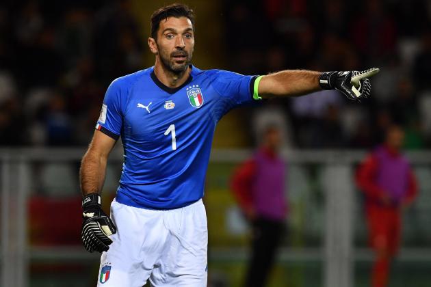 TURIN, ITALY - OCTOBER 06:  Gianluigi Buffon of Italy gestures during the FIFA 2018 World Cup Qualifier between Italy and FYR Macedonia at Stadio Olimpico on October 6, 2017 in Turin, Italy.  (Photo by Valerio Pennicino/Getty Images)