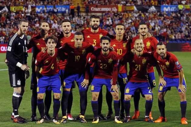 ALICANTE, SPAIN - OCTOBER 06: Players of Spain are seen during the FIFA 2018 World Cup Qualifier between Spain and Albania at Rico Perez Stadium on October 6, 2017 in Alicante, Spain. (Photo by Acero/ALTERPHOTOS/Anadolu Agency/Getty Images)