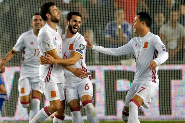 Spain's midfielder Asier Illarramendi (L) celebrates his goal with Spain's forward Aritz Aduriz and Jose Callejon during the Russia 2018 FIFA World Cup European Group G qualifying football match between Israel and Spain at Teddy Stadium in Jerusalem on October 9, 2017.

Spain is already qualified for the 2018 World Cup in Russia.  / AFP PHOTO / THOMAS COEX        (Photo credit should read THOMAS COEX/AFP/Getty Images)