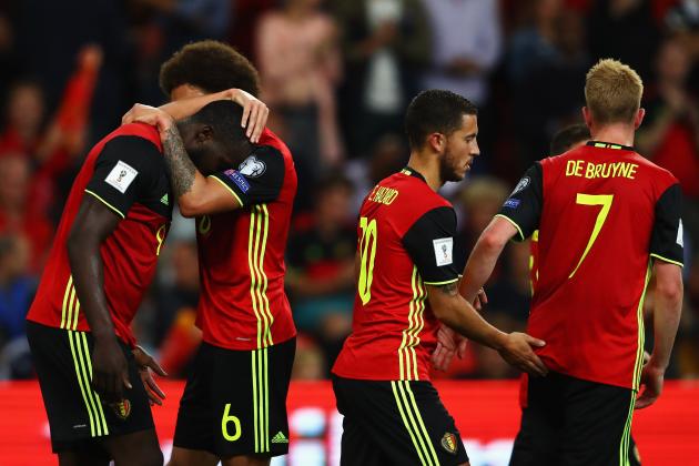 BRUSSELS, BELGIUM - AUGUST 31:  Romelu Lukaku (L) of Belgium celebrates scoring a goal with team mates Axel Witsel, Eden Hazard and Kevin De Bruyne during the FIFA 2018 World Cup Qualifier between Belgium and Gibraltar at Stade Maurice Dufrasne on August 31, 2017 in Liege, Belgium.  (Photo by Dean Mouhtaropoulos/Getty Images)