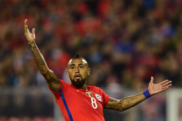 Chile's Arturo Vidal gestures during the 2018 World Cup qualifier football match against Paraguay, in Santiago, on August 31, 2017. / AFP PHOTO / Martin BERNETTI (Photo credit should read MARTIN BERNETTI/AFP/Getty Images)