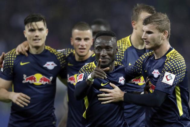 Leipzig's scorer Naby Keita, 2nd right, and his teammates celebrate the opening goal during the German Bundesliga soccer match between Hamburger SV and RB Leipzig in Hamburg, Germany, Friday, Sept. 8, 2017. (AP Photo/Michael Sohn)