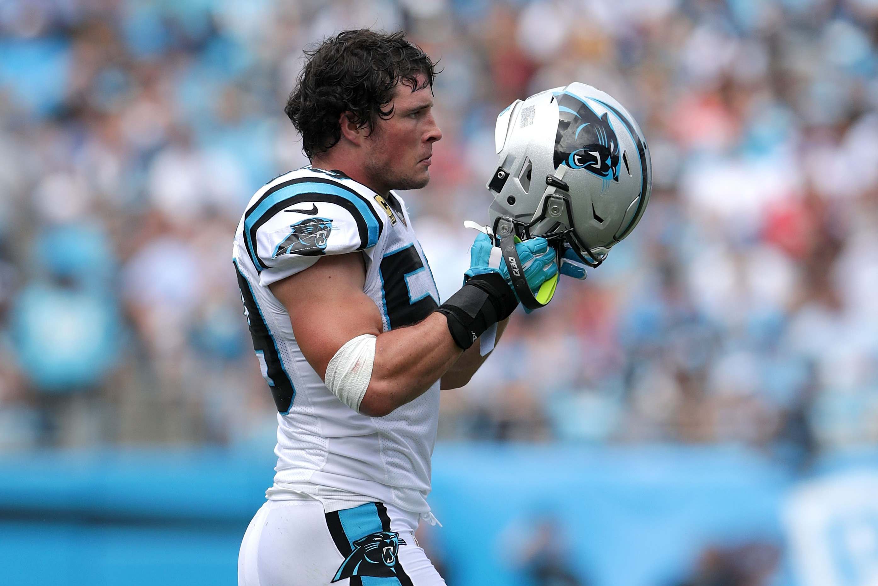 Panthers' Luke Kuechly Reportedly Recovering from Shoulder Surgery