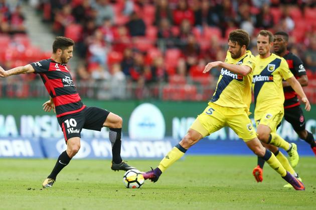 SYDNEY, AUSTRALIA - OCTOBER 14: Alvaro Cejudo of the Wanderers and Antony Golec of the Mariners contest possession during the round two A-League match between the Western Sydney Wanderers and the Central Coast Mariners at Spotless Stadium on October 14, 2017 in Sydney, Australia.  (Photo by Mark Nolan/Getty Images)