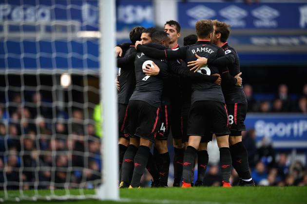LIVERPOOL, ENGLAND - OCTOBER 22:  Alexandre Lacazette of Arsenal celebrates scoring his sides third goal with his Arsenal team mates during the Premier League match between Everton and Arsenal at Goodison Park on October 22, 2017 in Liverpool, England.  (Photo by Gareth Copley/Getty Images)
