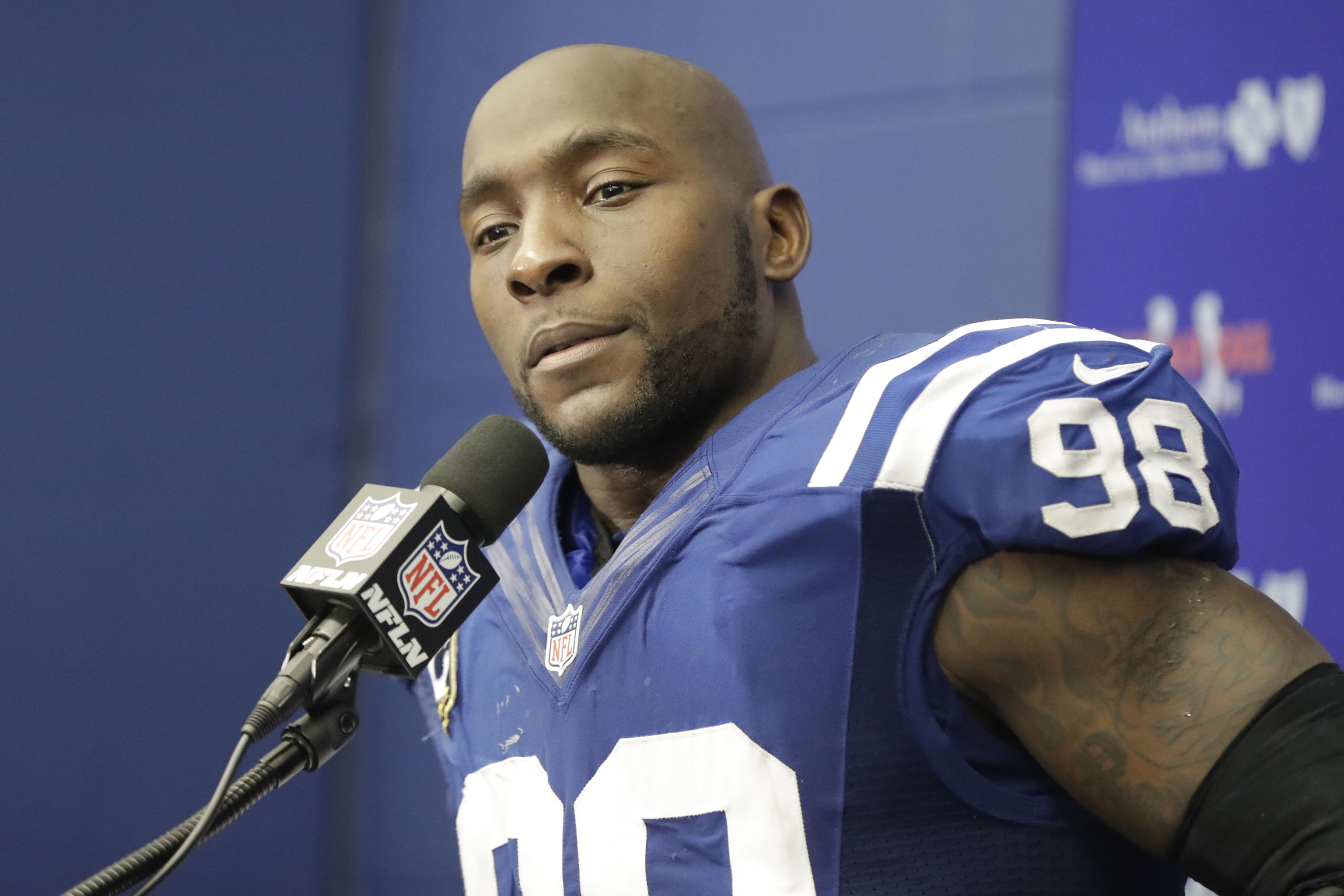 Ex-Colts linebacker Robert Mathis accused of intoxicated driving