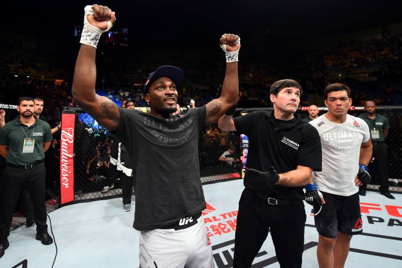 SAO PAULO, BRAZIL - OCTOBER 28: (L-R) Derek Brunson celebrates after defeating Lyoto Machida of Brazil in their middleweight bout during the UFC Fight Night event inside the Ibirapuera Gymnasium on October 28, 2017 in Sao Paulo, Brazil. (Photo by Josh Hedges/Zuffa LLC/Zuffa LLC via Getty Images)