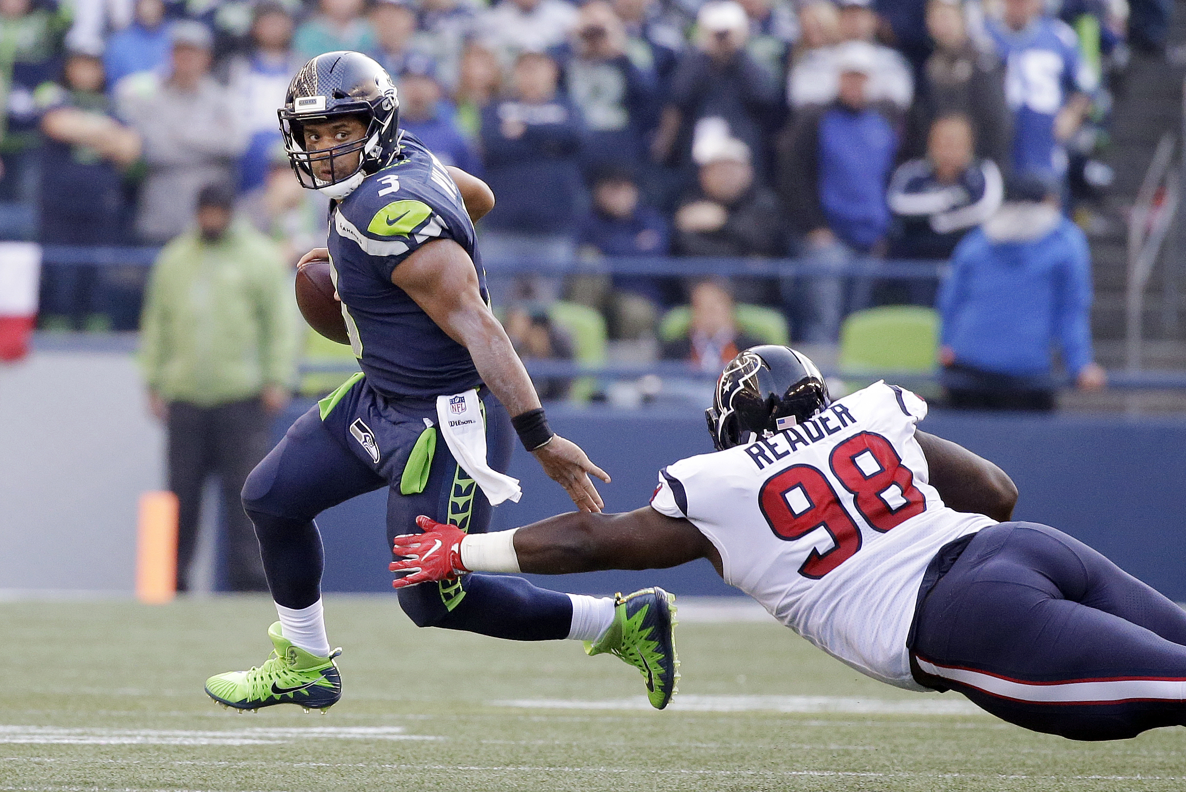 Seahawks must make Duane Brown a priority to appease Russell Wilson