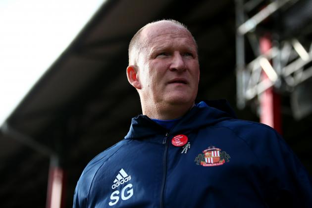 BRENTFORD, ENGLAND - OCTOBER 21: Simon Grayson, manager of Sunderland looks on during the Sky Bet Championship match between Brentford and Sunderland at Griffin Park on October 21, 2017 in Brentford, England. (Photo by Jordan Mansfield/Getty Images)