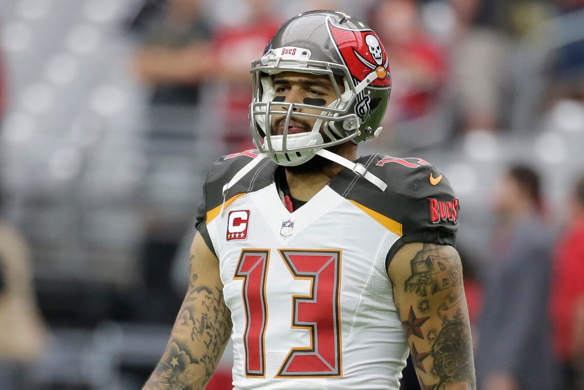 Mike Evans CheapShots Marshon Lattimore After Jameis Winston