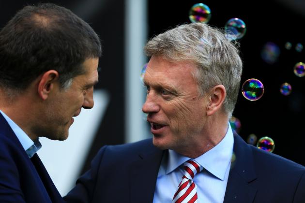 LONDON, ENGLAND - OCTOBER 22:  Slaven Bilic, Manager of West Ham United and David Moyes, Manager of Sunderland greet prior to the Premier League match between West Ham United and Sunderland at Olympic Stadium on October 22, 2016 in London, England.  (Photo by Stephen Pond/Getty Images)