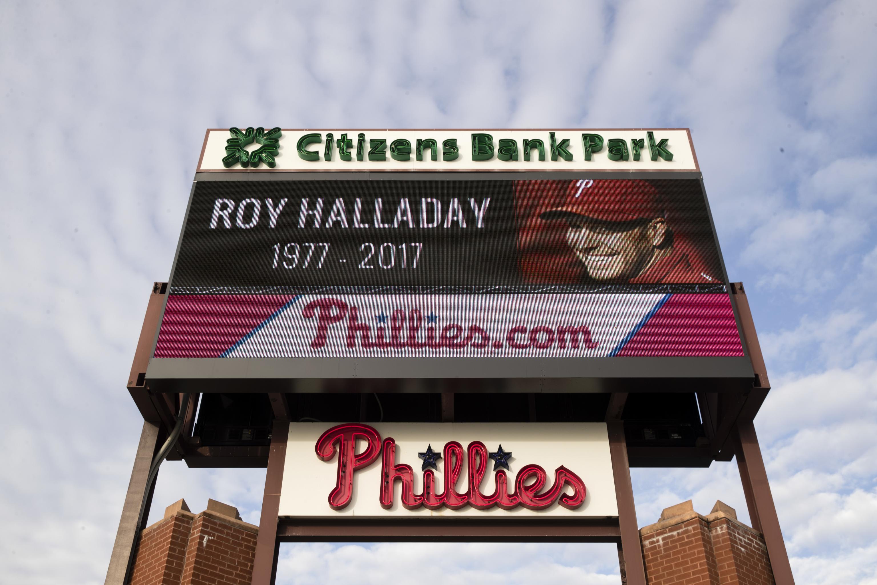 Roy Halladay's plane flew low before crash, which is a 'recipe for  disaster