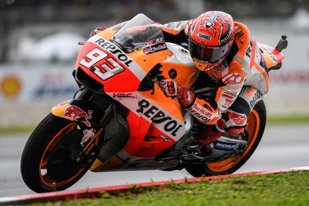 Repsol Honda's Spanish rider Marc Marquez competes during the Malaysia MotoGP at the Sepang International Circuit in Sepang on October 29, 2017. / AFP PHOTO / MOHD RASFAN (Photo credit should read MOHD RASFAN/AFP/Getty Images)